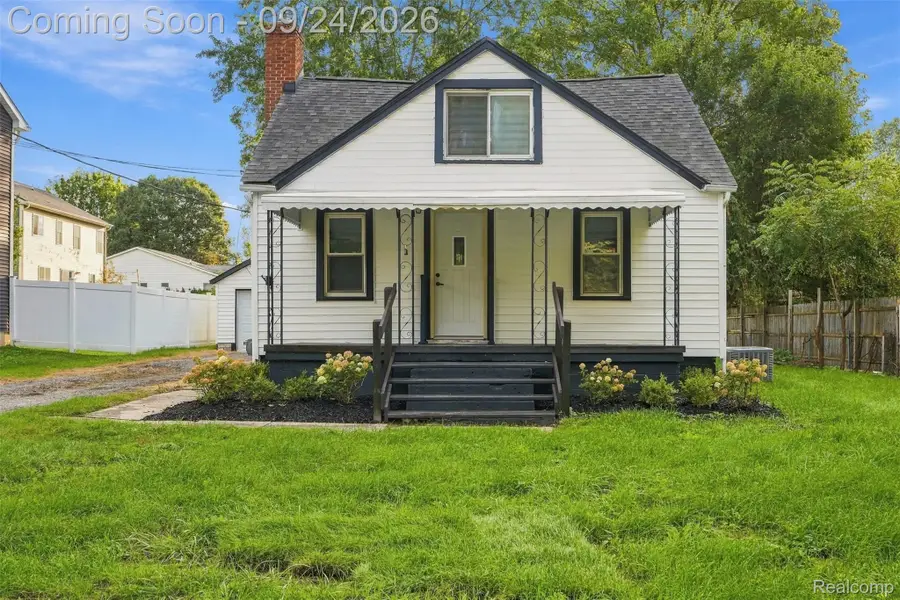 3135 Eastwood Drive, Rochester Hills, MI 48309 - #2