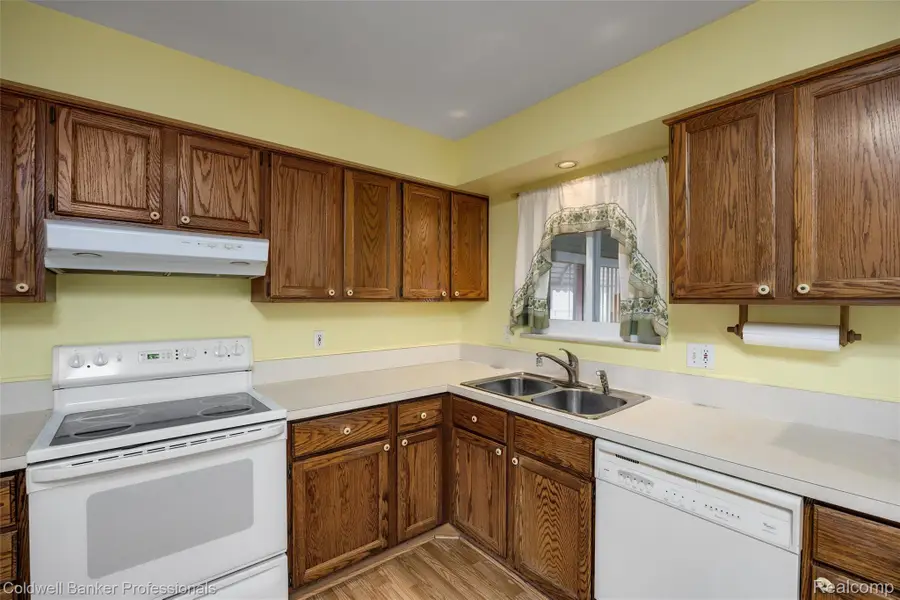 13323 Pomona Drive, Sterling Heights, MI 48312 - #2