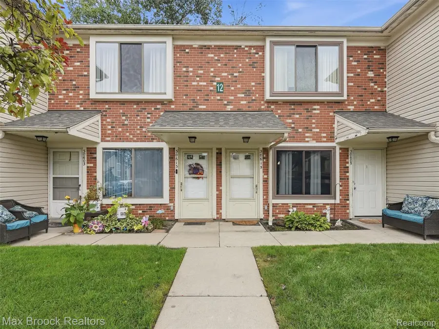30613 Hidden Pines Lane, Roseville, MI 48066 - #2