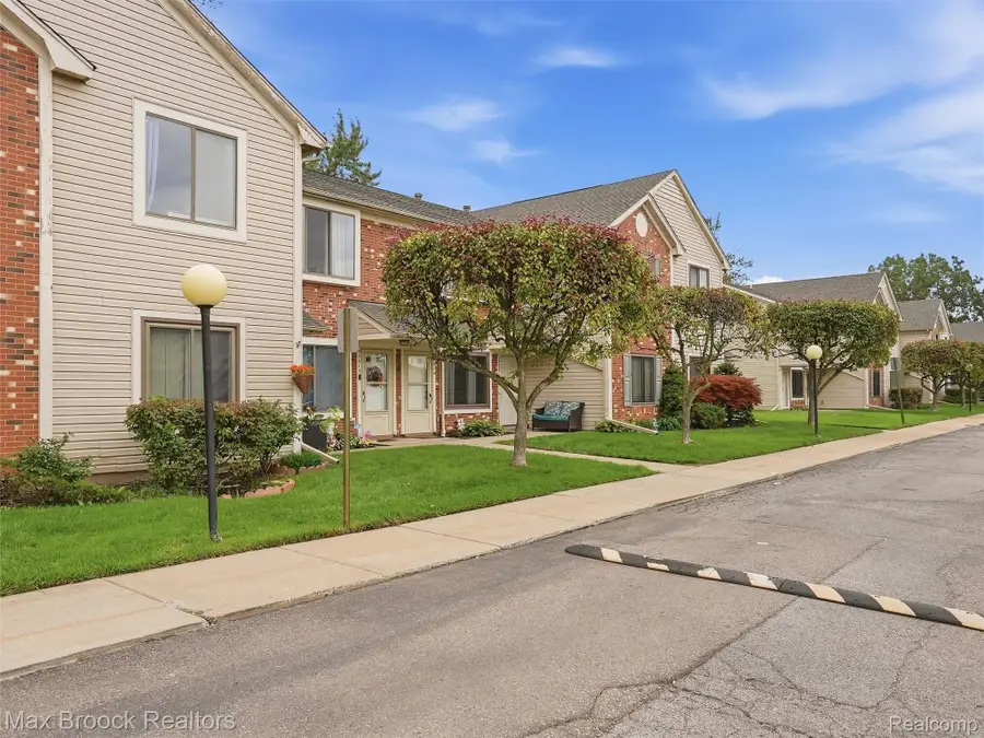 30613 Hidden Pines Lane, Roseville, MI 48066 - #3