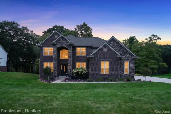 1731 Algonquian Trail, LakeOrion, MI 48362