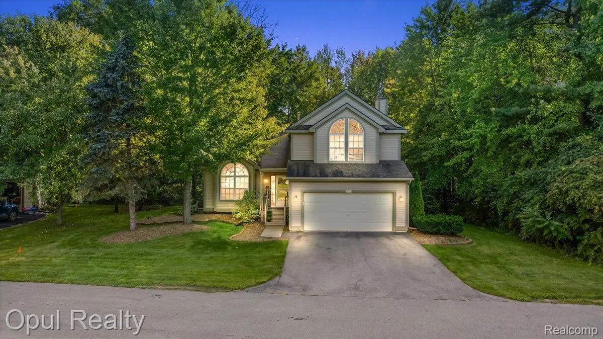 2730 Court Lane S, Howell, MI 48843 - #1