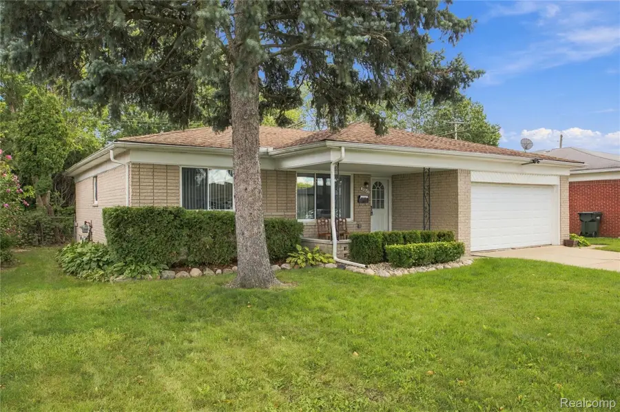 33642 Colfax Drive, Sterling Heights, MI 48310 - #2