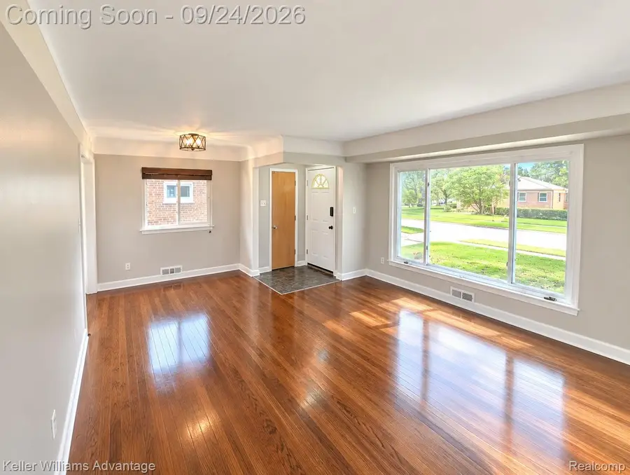 28142 Elmira Street, Livonia, MI 48150 - #2