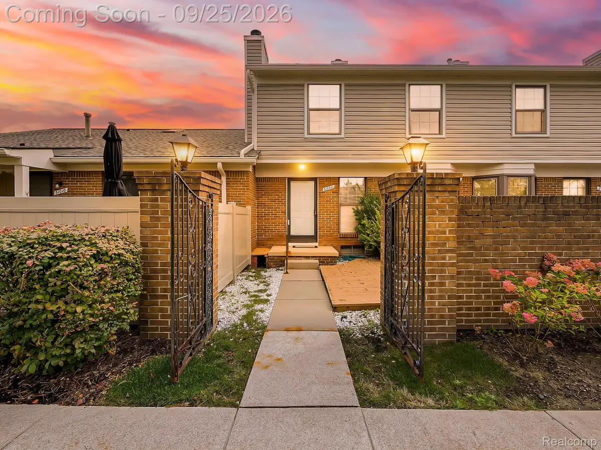 31008 Country Bluff, Farmington Hills, MI 48331 - #1