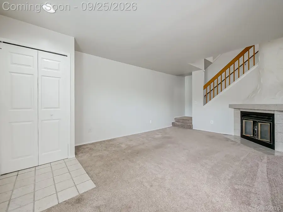 31008 Country Bluff, Farmington Hills, MI 48331 - #2