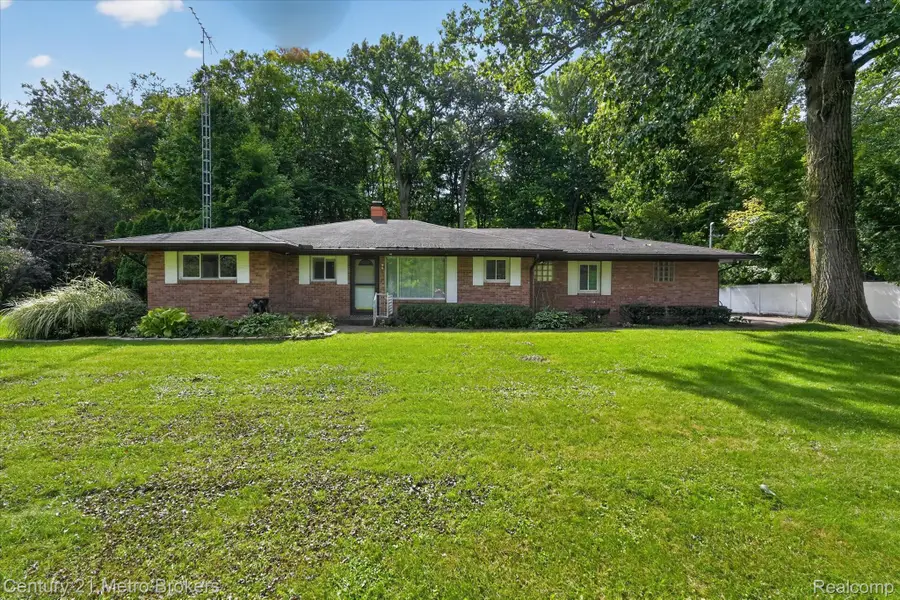 6240 Woodmoor Drive, Burton, MI 48509 - #3