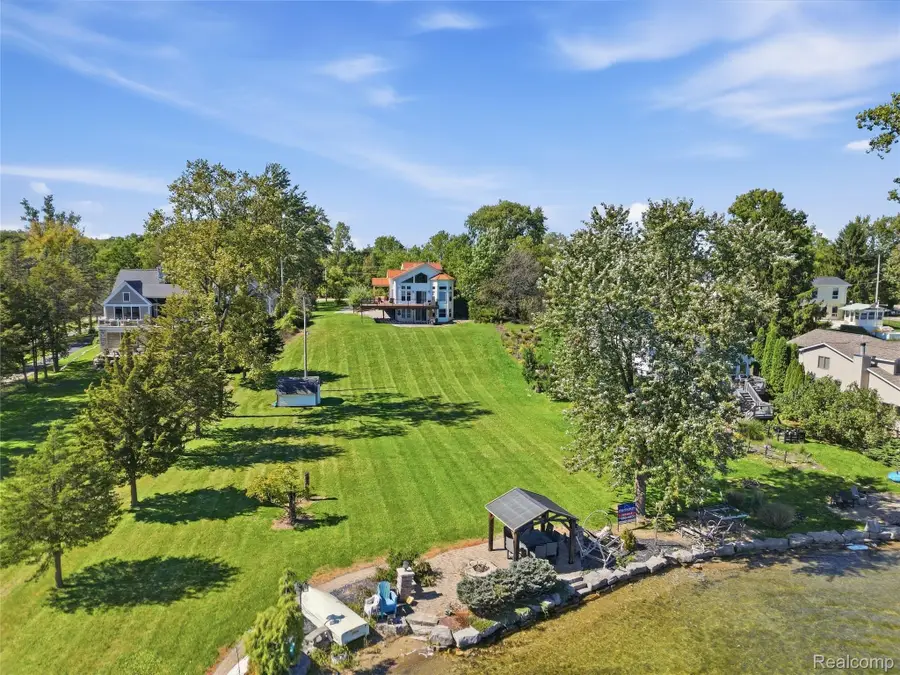 10400 Runyan Lake Road, Fenton, MI 48430 - #2