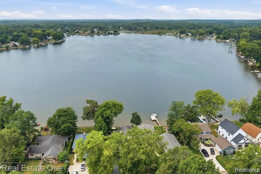 000 Creston, Pinckney, MI 48169 - #1