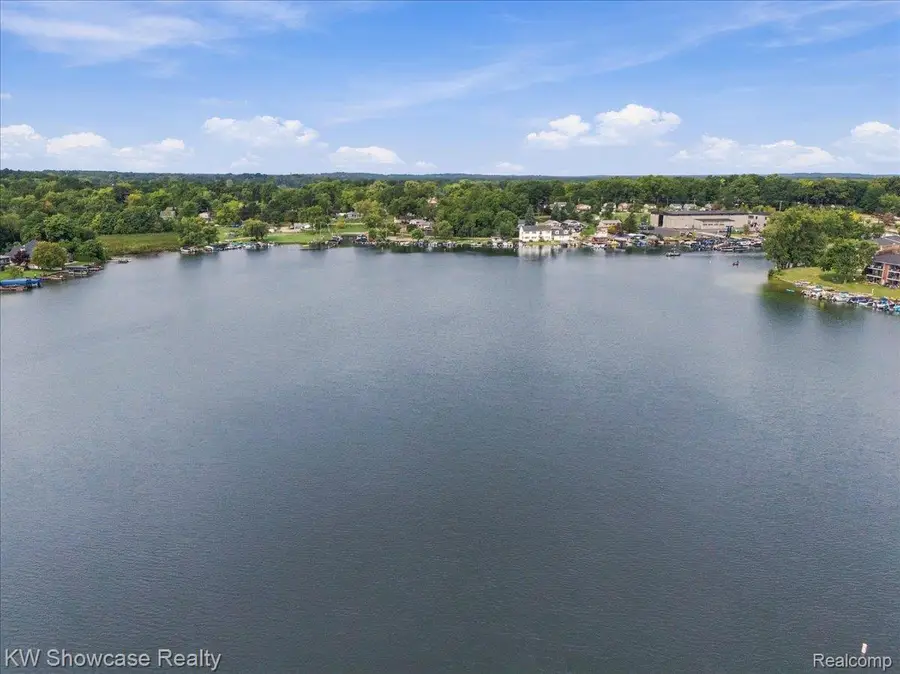 4025 Totem Lane, Waterford, MI 48328 - #3