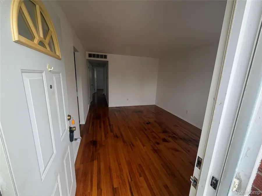1353 Stewart Avenue, Lincoln Park, MI 48146 - #2