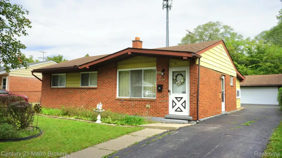 4401 Cheyenne Avenue, Flint, MI 48507 - #2