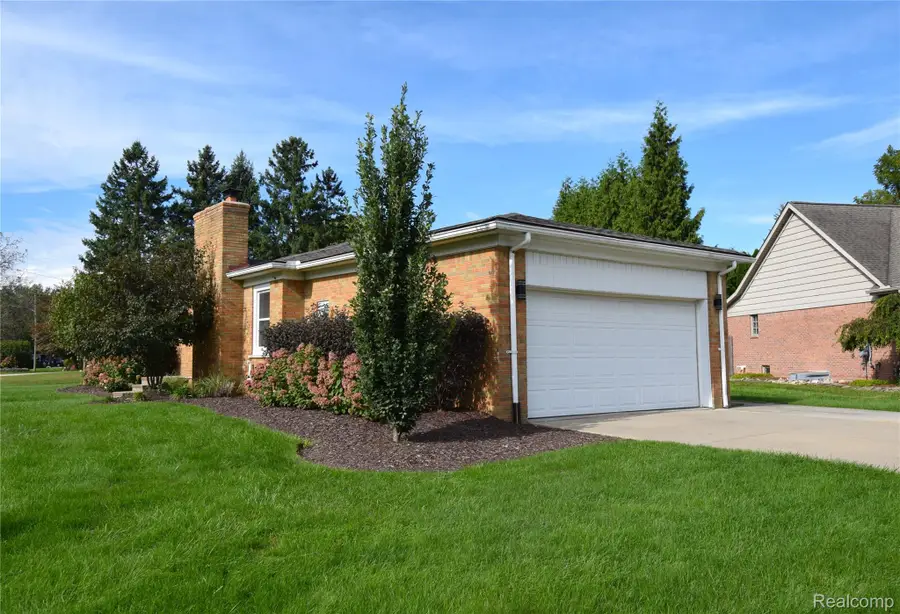 38081 E Bonkay Drive, Clinton Township, MI 48036 - #2