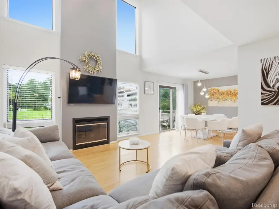 734 Hamilton Court, Rochester Hills, MI 48307 - #3