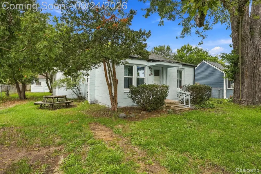 21631 Jacksonville Street, Farmington Hills, MI 48336 - #2