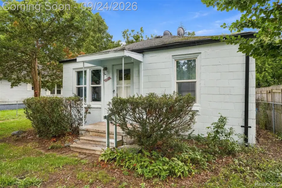 21631 Jacksonville Street, Farmington Hills, MI 48336 - #3