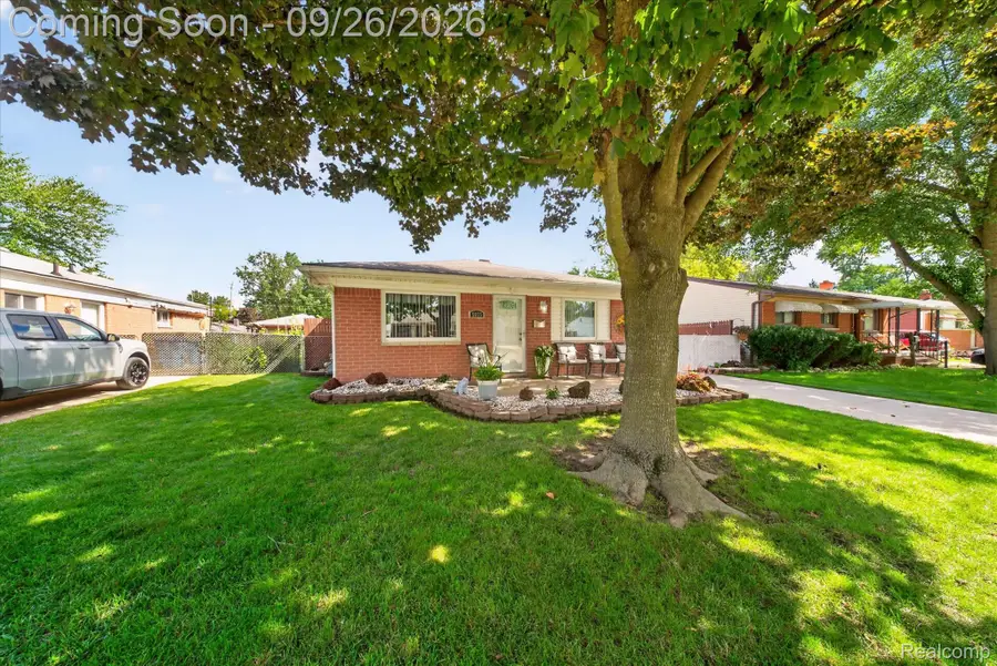 5073 Glenis Street, Dearborn Heights, MI 48125 - #2