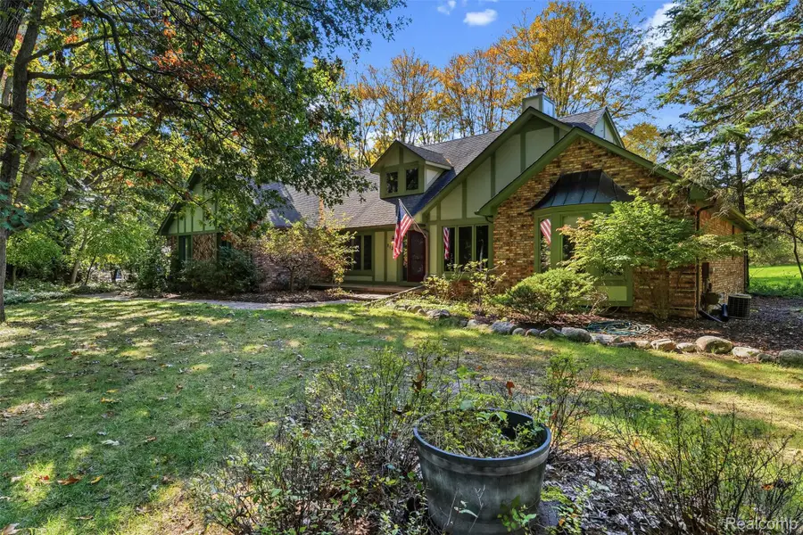 8135 Ranch Estates Road, Clarkston, MI 48348 - #3