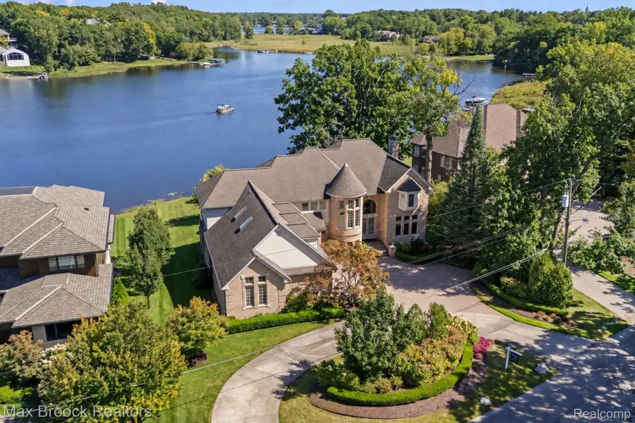 1832 Long Lake Shore Drive, Bloomfield, MI 48302 - #2