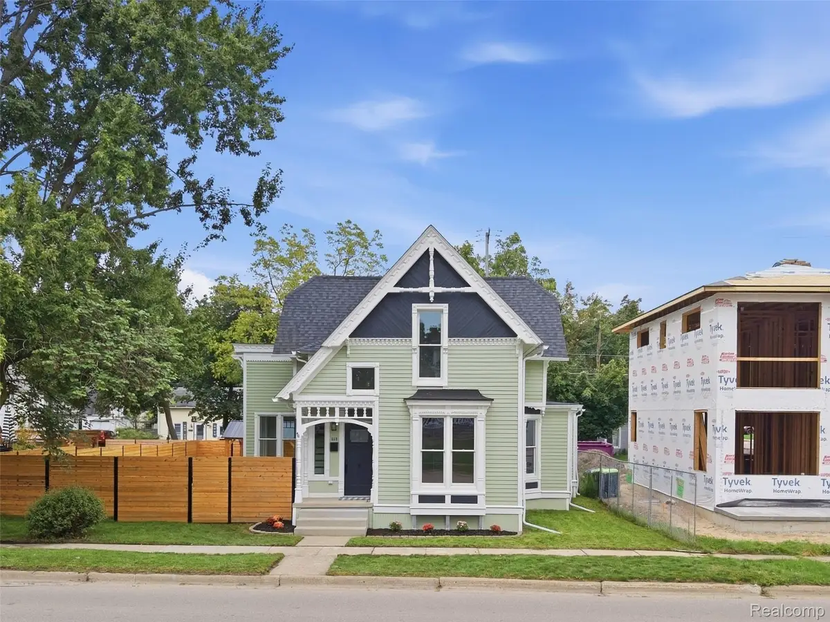213 W Shiawassee Avenue, Fenton, MI 48430 - #1