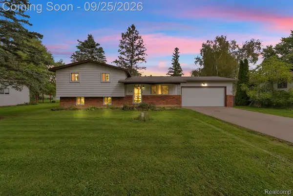 6155 E Maple Avenue, GrandBlanc, MI 48439