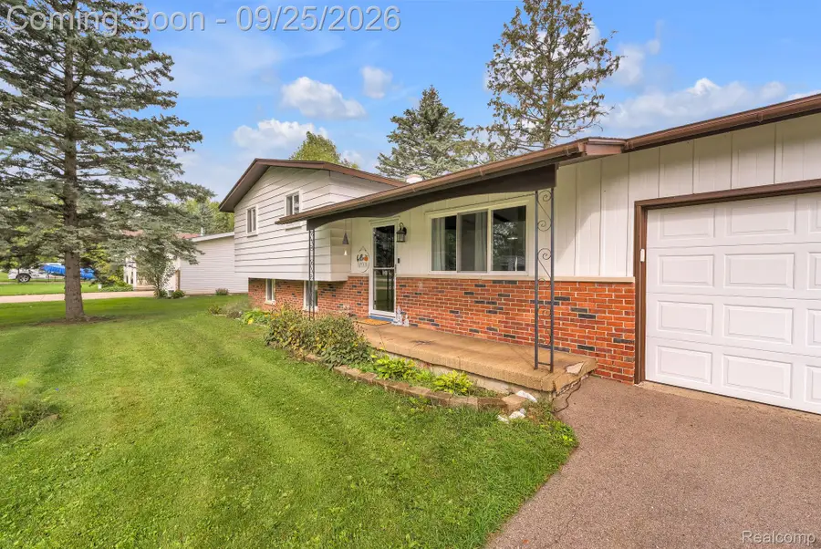 6155 E Maple Avenue, Burton, MI 48439 - #3