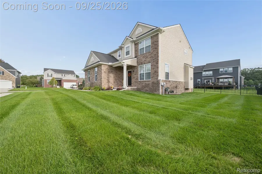 24886 Canoe Drive, Macomb, MI 48042 - #2