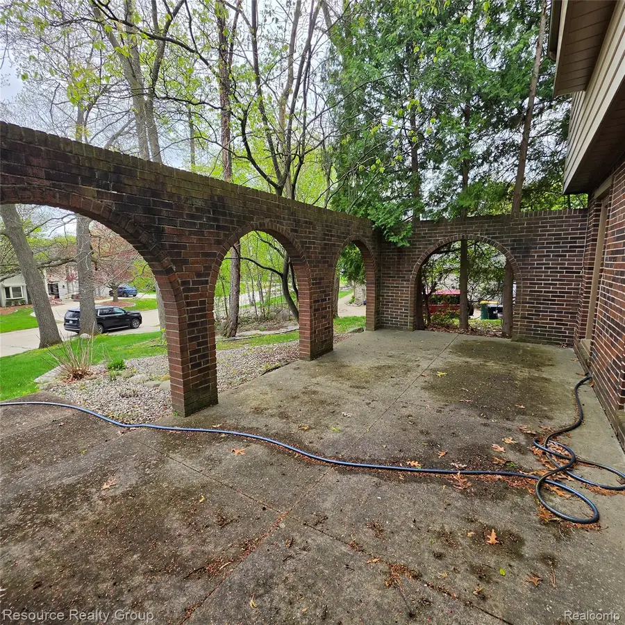 30129 Deer Run, Farmington Hills, MI 48331 - #3