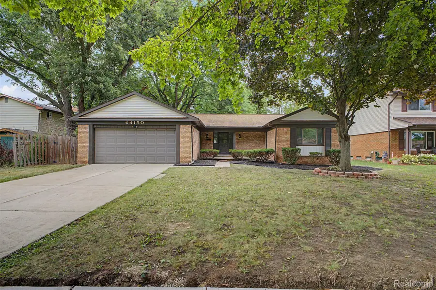 44150 S Umberland Circle, Canton, MI 48187 - #2