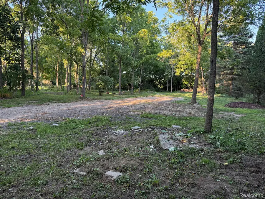 6106 River Road, Flushing, MI 48433 - #3