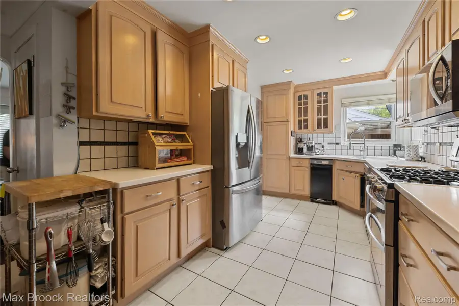 18135 Kinross Avenue, Beverly Hills, MI 48025 - #3