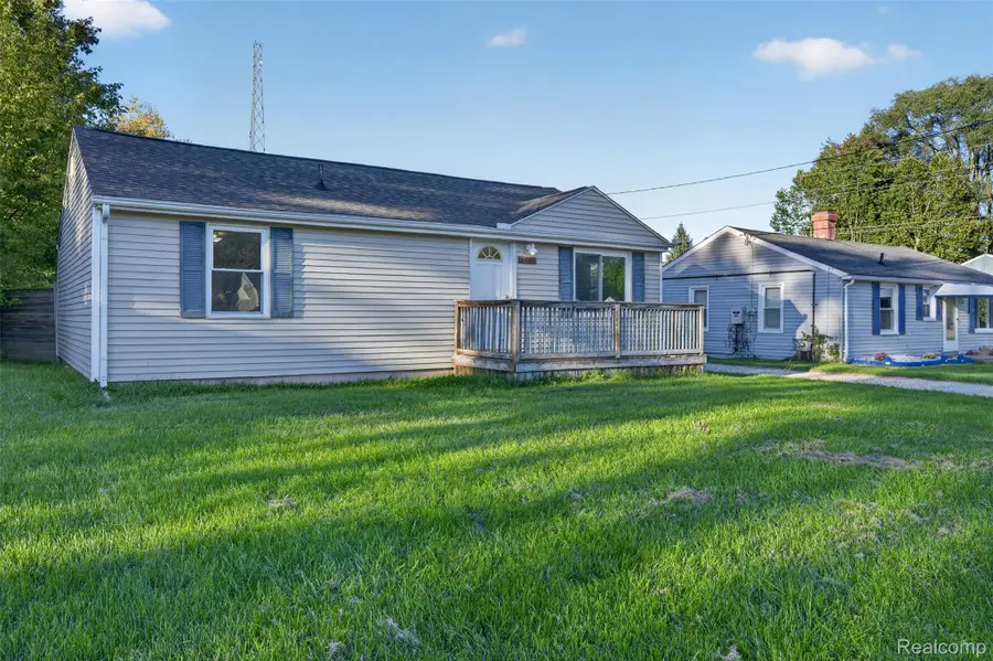 5465 Raymond Avenue, Burton, MI 48509 - #3