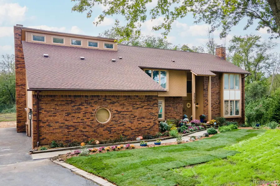 2509 Munster Road, Rochester Hills, MI 48309 - #2