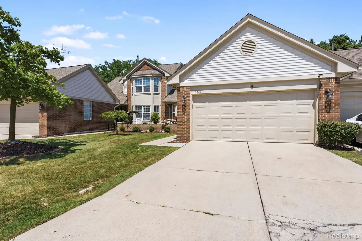 15744 E Golfview Drive W, Riverview, MI 48193 - #1