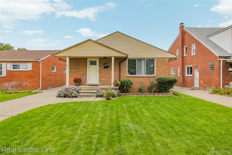 8335 Bernice, Center Line, MI 48015 - #2