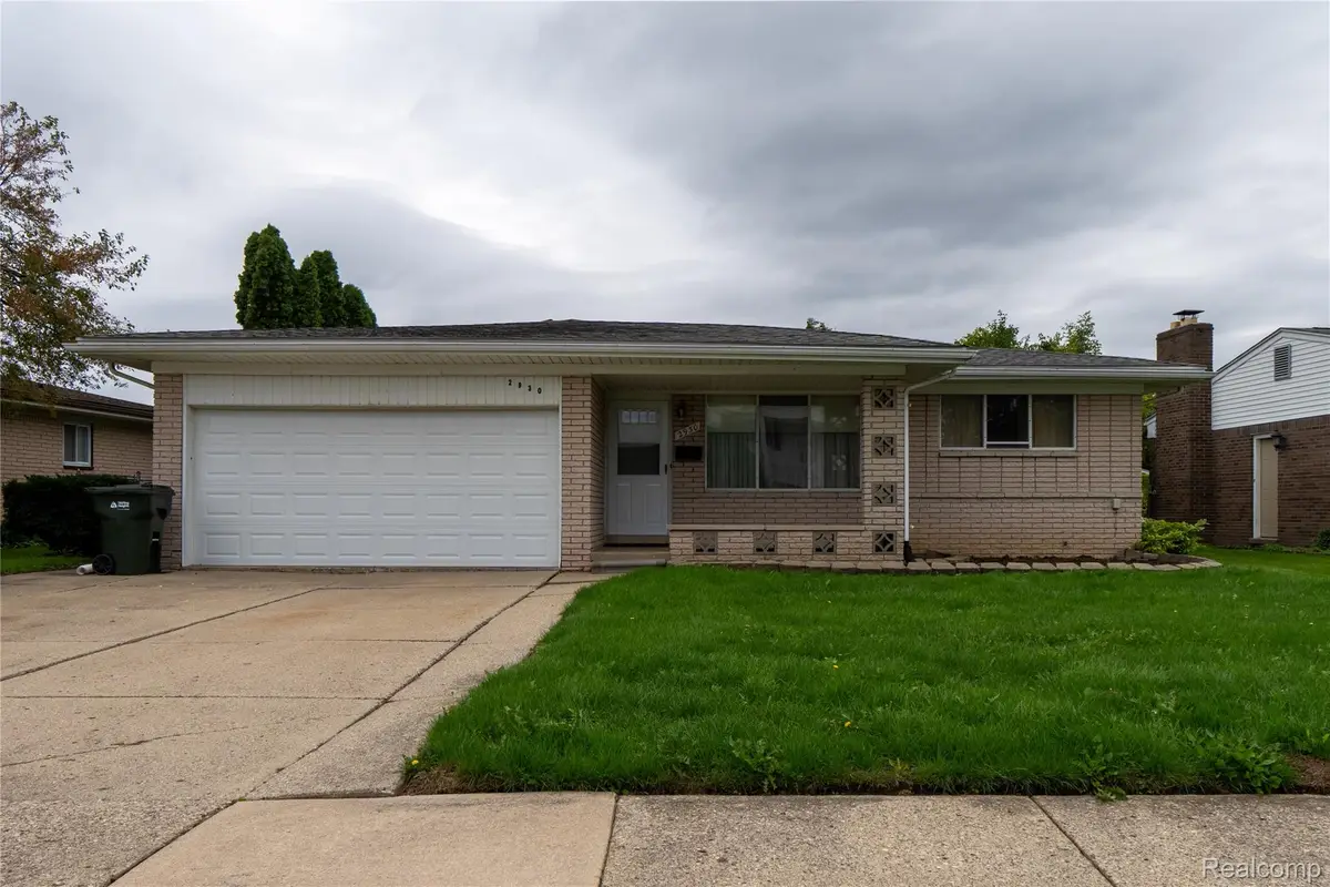 2930 Groves Drive, Sterling Heights, MI 48310 - #1
