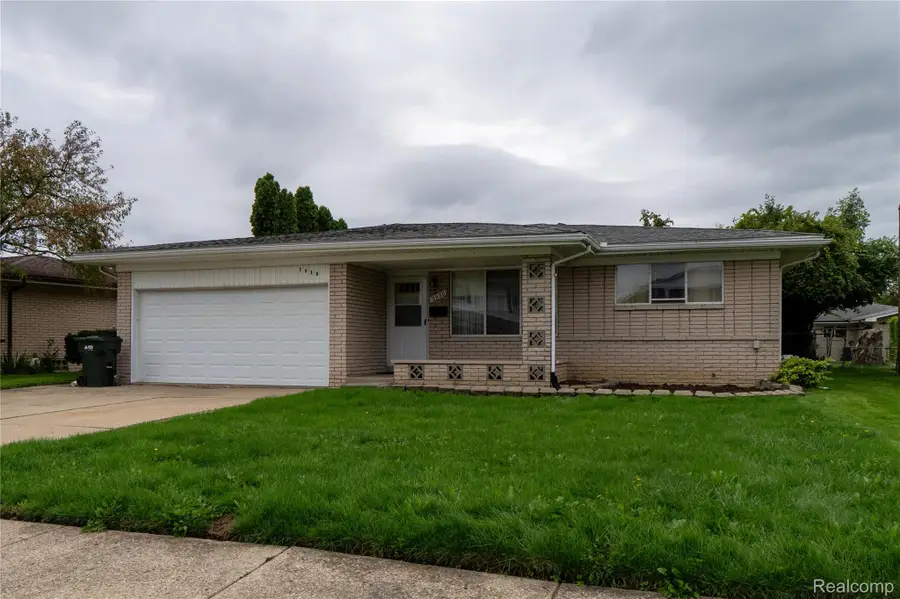 2930 Groves Drive, Sterling Heights, MI 48310 - #2