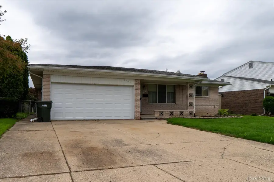 2930 Groves Drive, Sterling Heights, MI 48310 - #3