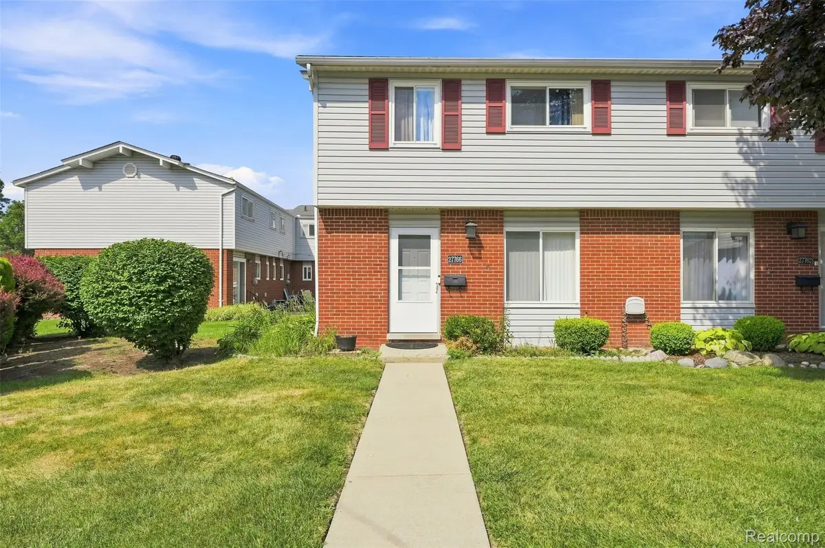 27766 Eastwick Sq, Roseville, MI 48066 - #1