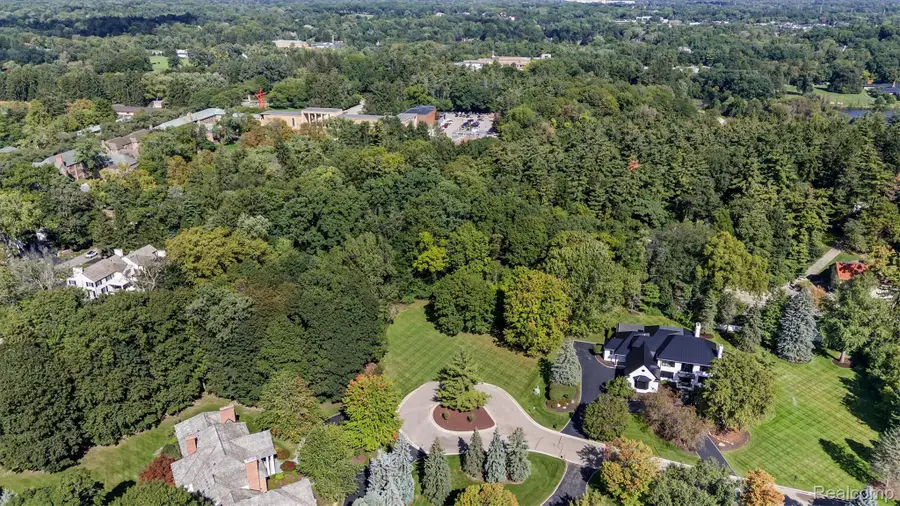 42 Beresford Court, Bloomfield Hills, MI 48304 - #3