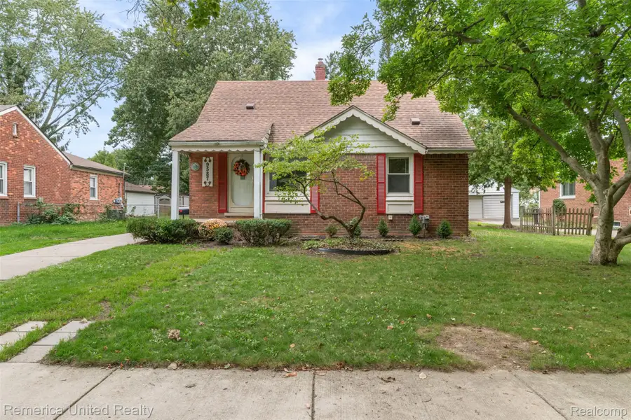 9587 Cardwell Street, Livonia, MI 48150 - #2