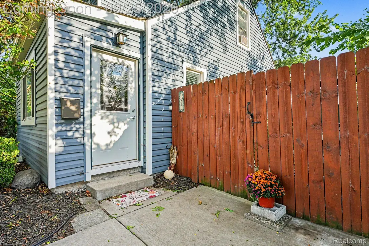 51 W Harry Avenue, Hazel Park, MI 48030 - #1