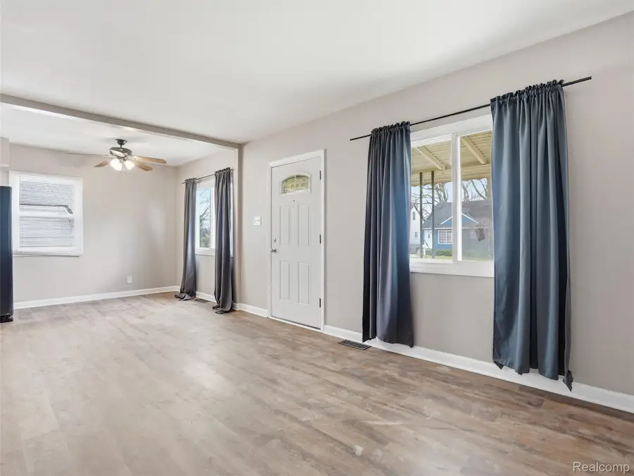 20629 Hollywood Street, Harper Woods, MI 48225 - #3