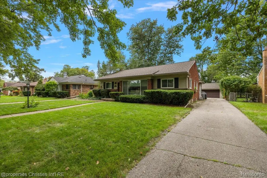 31095 W Rutland Street, Beverly Hills, MI 48025 - #2