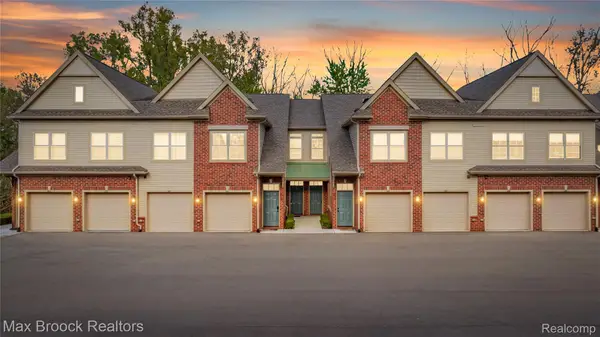 616 Pointe Drive, WalledLake, MI 48390