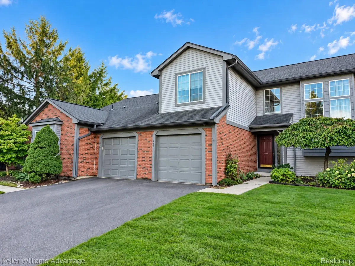 524 Winwood Circle, Walled Lake, MI 48390 - #1