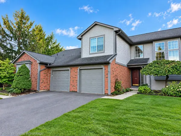 524 Winwood Circle, WalledLake, MI 48390