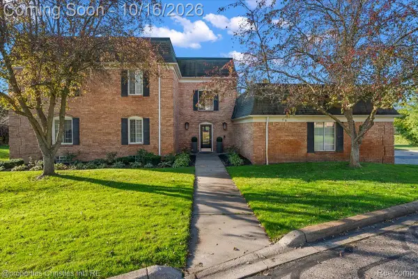 150 E Long Lake Road, BloomfieldHills, MI 48304