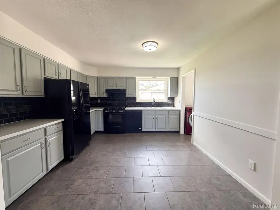 10820 Jackson Street, Van Buren, MI 48111 - #2