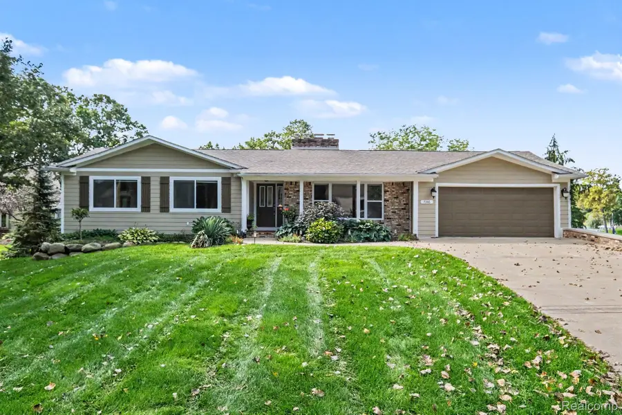 7346 Driftwood Drive, Fenton, MI 48430 - #2